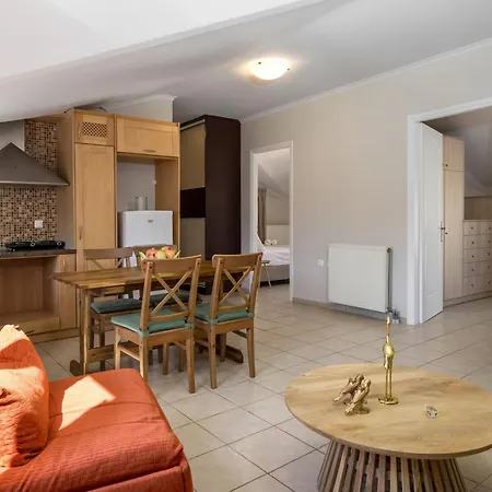 Attic Retreat أرغوستولي