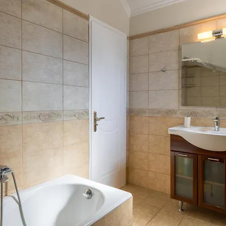 شقة Attic Retreat *